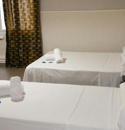 Hostal Oxum Madrid Exterior foto