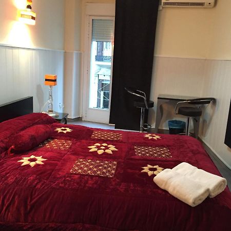 Hostal Oxum Madrid Exterior foto