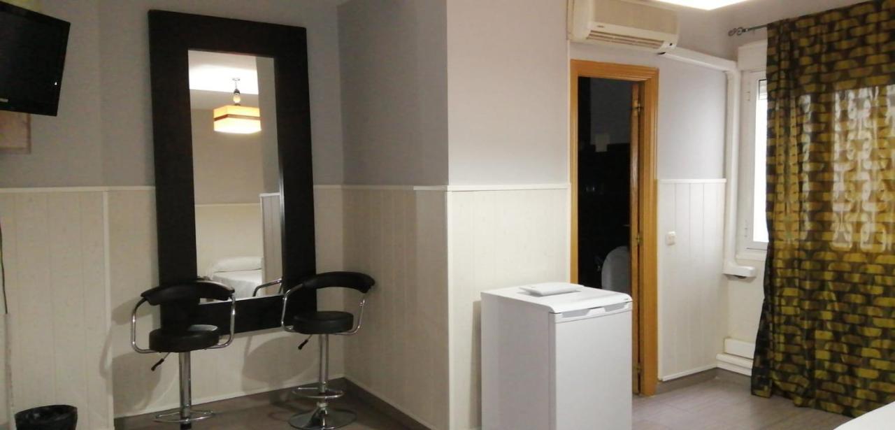 Hostal Oxum Madrid Exterior foto