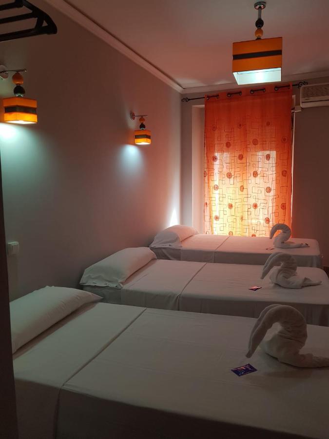Hostal Oxum Madrid Exterior foto