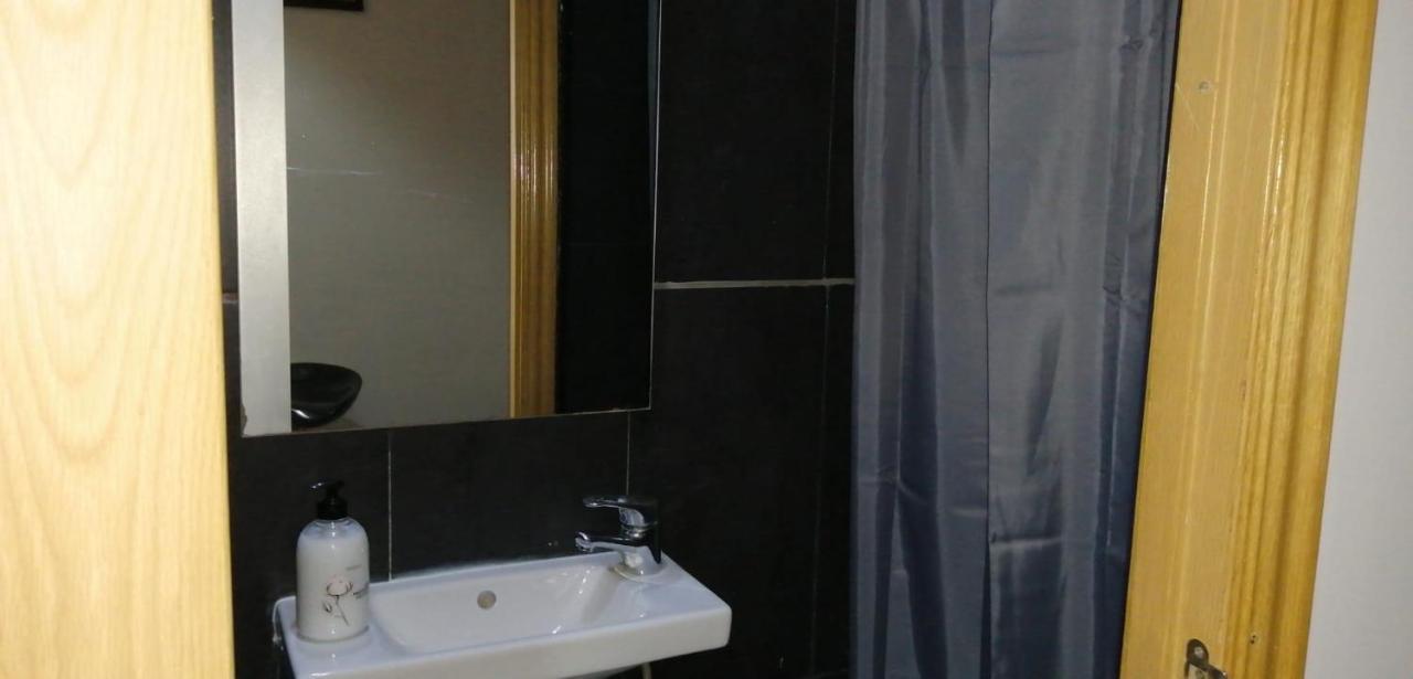 Hostal Oxum Madrid Exterior foto