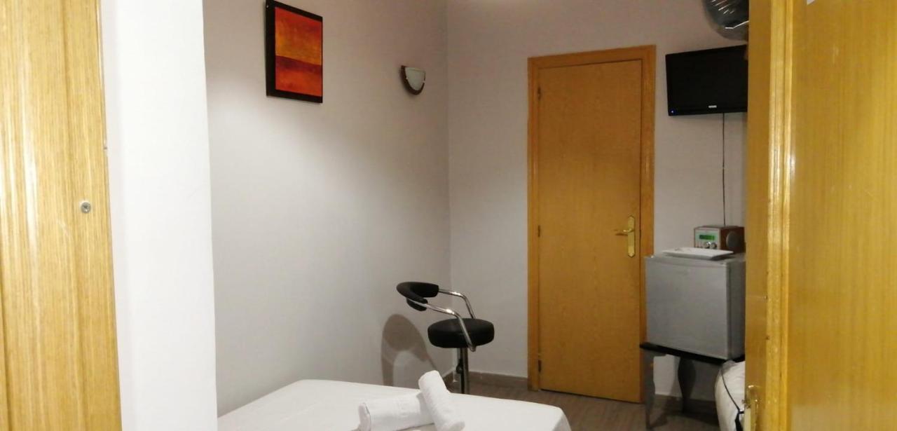 Hostal Oxum Madrid Exterior foto
