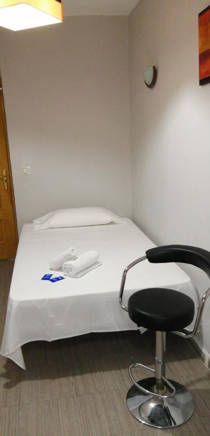 Hostal Oxum Madrid Exterior foto