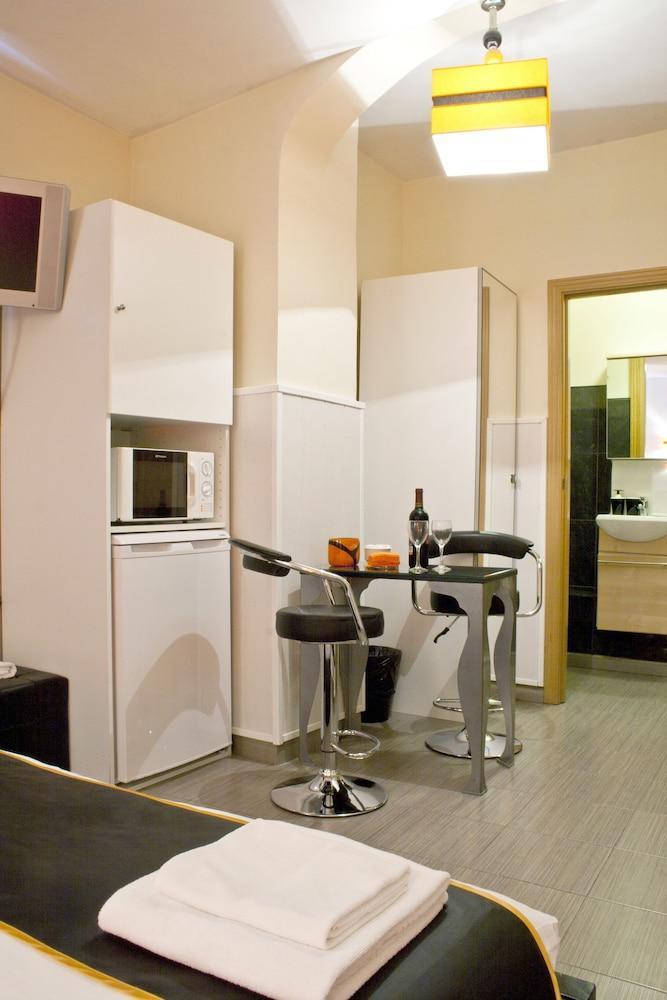 Hostal Oxum Madrid Exterior foto