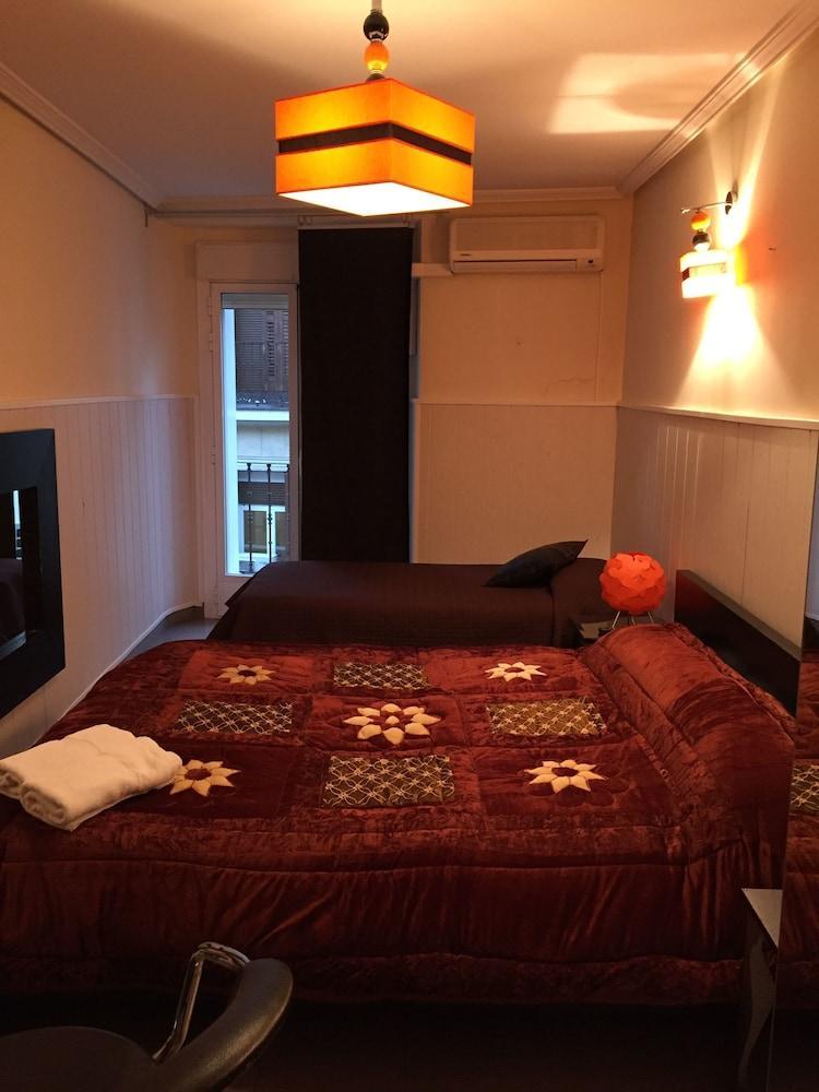 Hostal Oxum Madrid Exterior foto